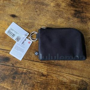 NWT lululemon clippable card pouch